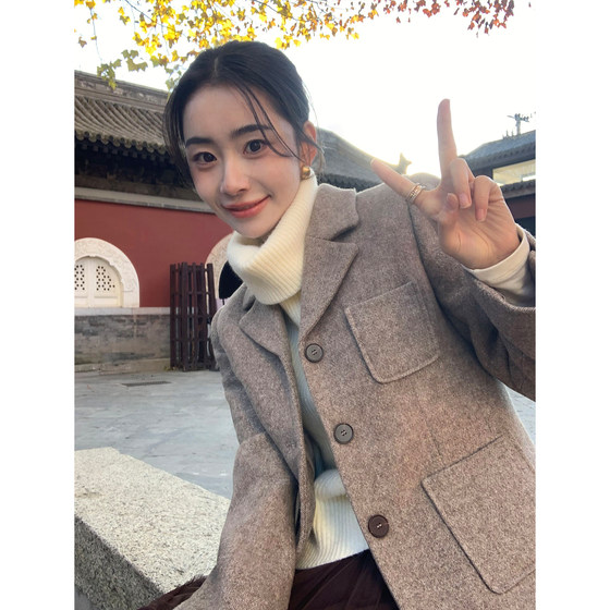 Pusumede retro short wool jacket for women in autumn and winter new cotton small suit temperament wool top
Pusumede retro short wool jacket for women in autumn and winter new cotton small suit temperament wool top