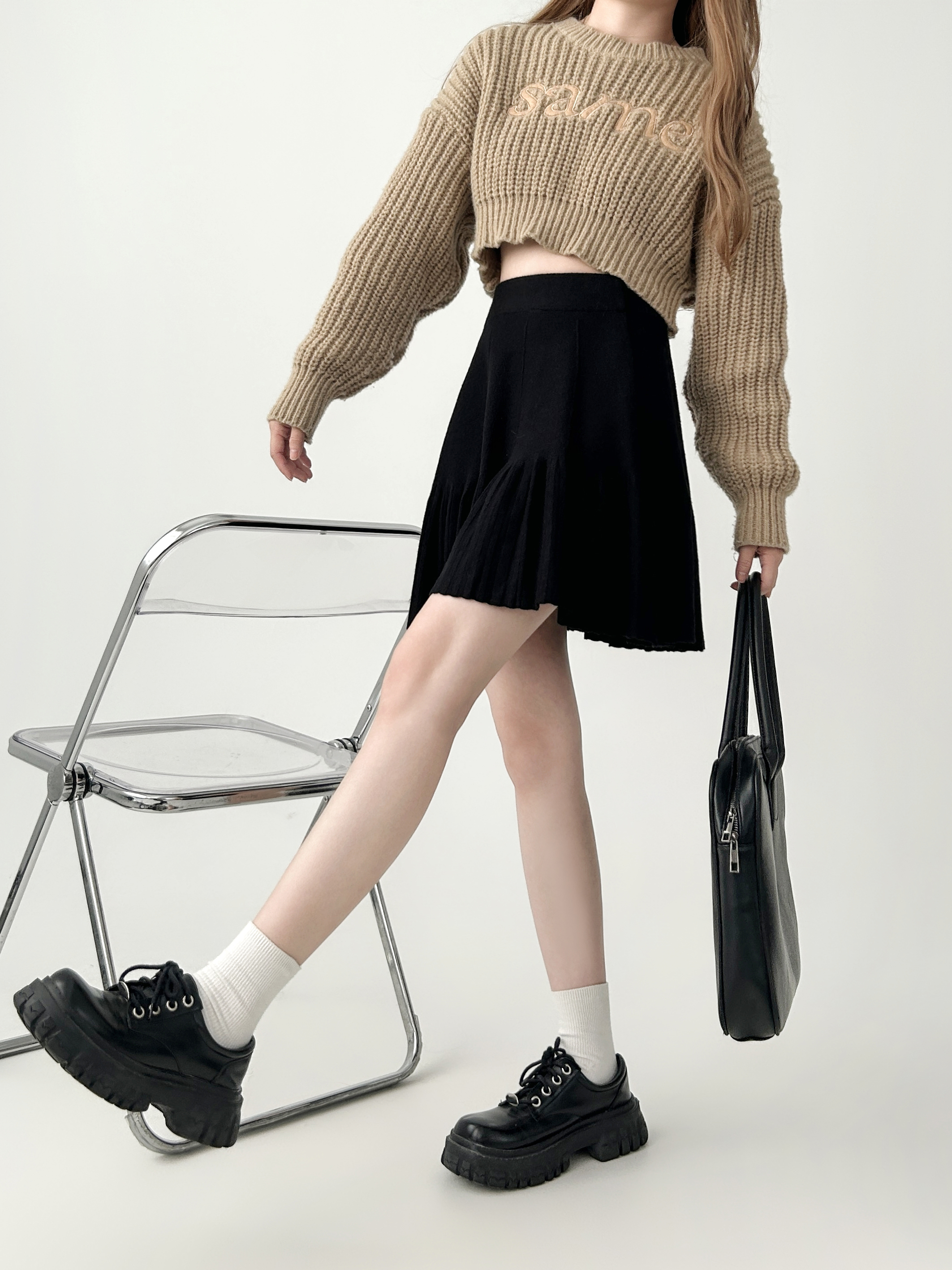 雨气泡2025秋冬黑色木耳边针织毛线半身裙女高腰a字伞裙百褶短裙