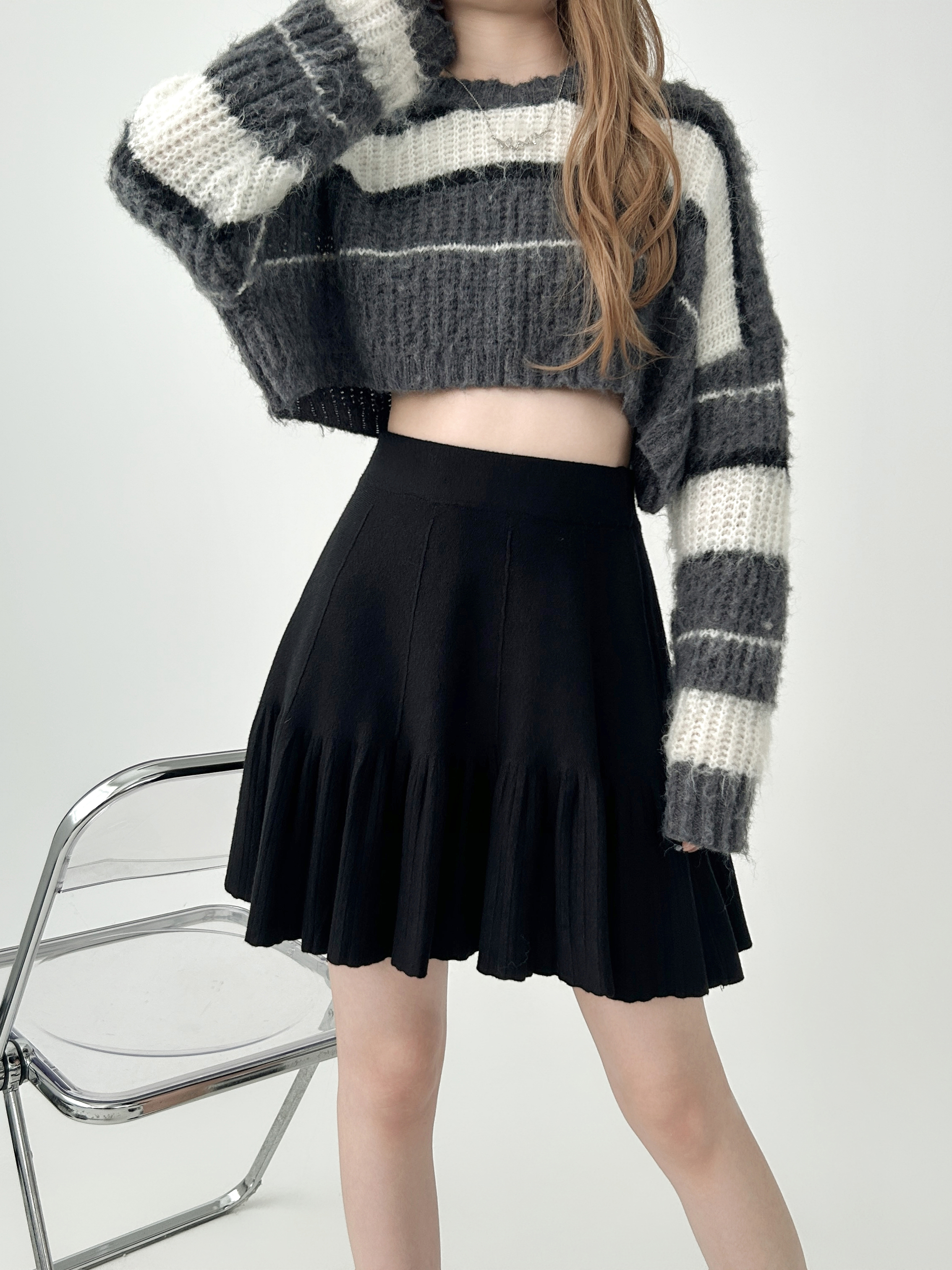 雨气泡2025秋冬黑色木耳边针织毛线半身裙女高腰a字伞裙百褶短裙