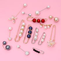 Anti-light buckle brooch waist button Pin Pin Pin Big Pearl small fragrant wind Joker spring and summer clothes decoration accessories female