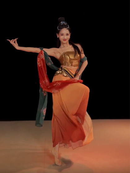 달 댄서, 실크 스카프, 클래식 댄스, Dunhuang Hanfu Dance Props의 특별 목도리 아래 같은 스타일의 댄서 달 댄서, 실크 스카프, 클래식 댄스, Dunhuang Hanfu Dance Props의 특별 목도리 아래 같은 스타일의 댄서