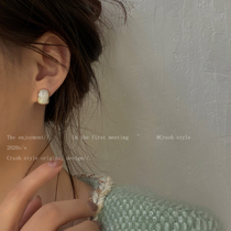 Fashion light luxury drop glaze c-type high-grade sense earrings Retro Port wind Hepburn stud earrings Simple cold wind personality earrings