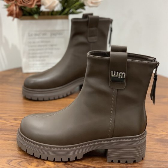 Thick-soled hot Martin boots for women 2024 autumn and winter new rear zipper fashion boots thick heel British style simple short boots
Thick-soled hot Martin boots for women 2024 autumn and winter new rear zipper fashion boots thick heel British style simple short boots