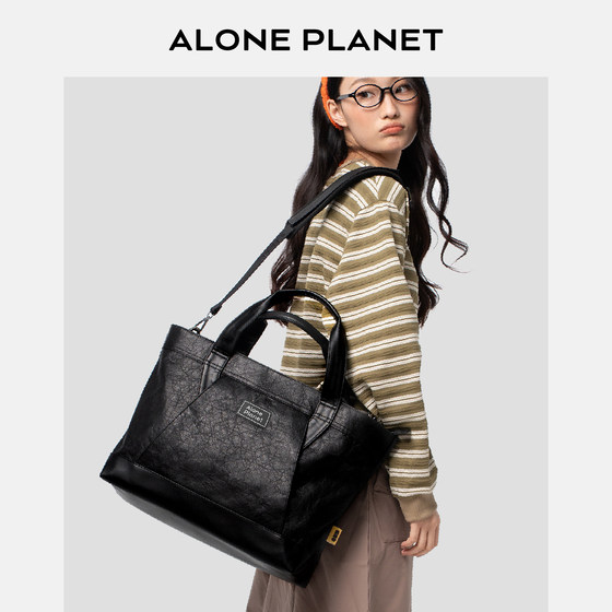 One-person Planet X5 Tote Bag 2025 Men and Women Large Capacity One-Shoulder Handle Crossbody High-end Sense Bag
One-person Planet X5 Tote Bag 2025 Men and Women Large Capacity One-Shoulder Handle Crossbody High-end Sense Bag