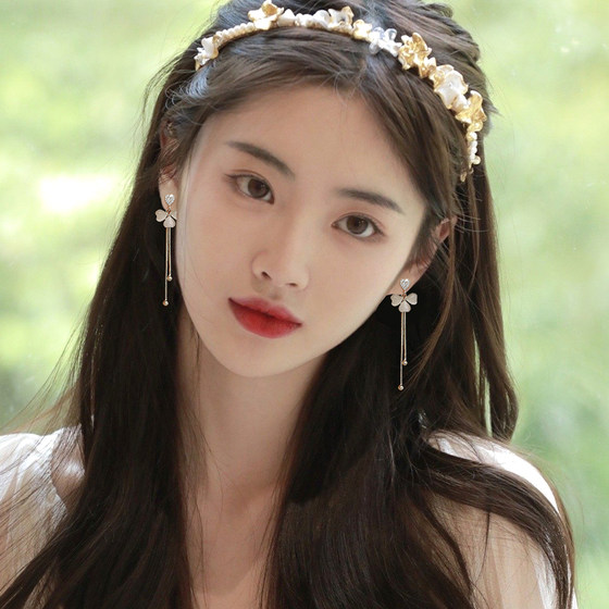 여성용 긴 꽃 무두질 귀 클립 New Light Luxury 고급 틈새 귀걸이 귀 피어싱 귀걸이 기질 러브 귀걸이 여성용 긴 꽃 무두질 귀 클립 New Light Luxury 고급 틈새 귀걸이 귀 피어싱 귀걸이 기질 러브 귀걸이