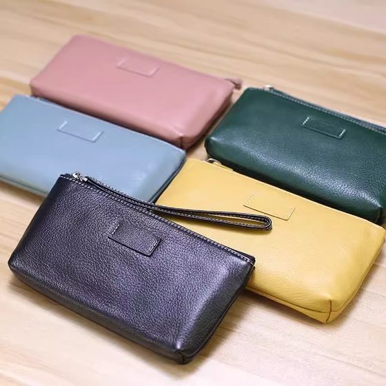 2025 soft and soft leather mobile phone bag wallet wallet simple and elegant original design men and women long clutch bags
2025 soft and soft leather mobile phone bag wallet wallet simple and elegant original design men and women long clutch bags