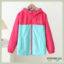 Childrens one-piece three-wear inner and outer jackets can be worn separately. Three-in-one