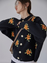 2021 Euro early autumn new advanced senses hook flower soft glutinous sweater retro day department Lazy Knit Cardigan Coats Woman