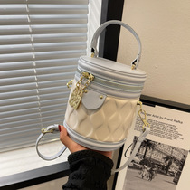 Foreign Air Texture small crowdsourcing bag Women 2022 Summer Pop New Chains 100 Lapped Slanted Satchel Fashion Hand Cylinder Bag