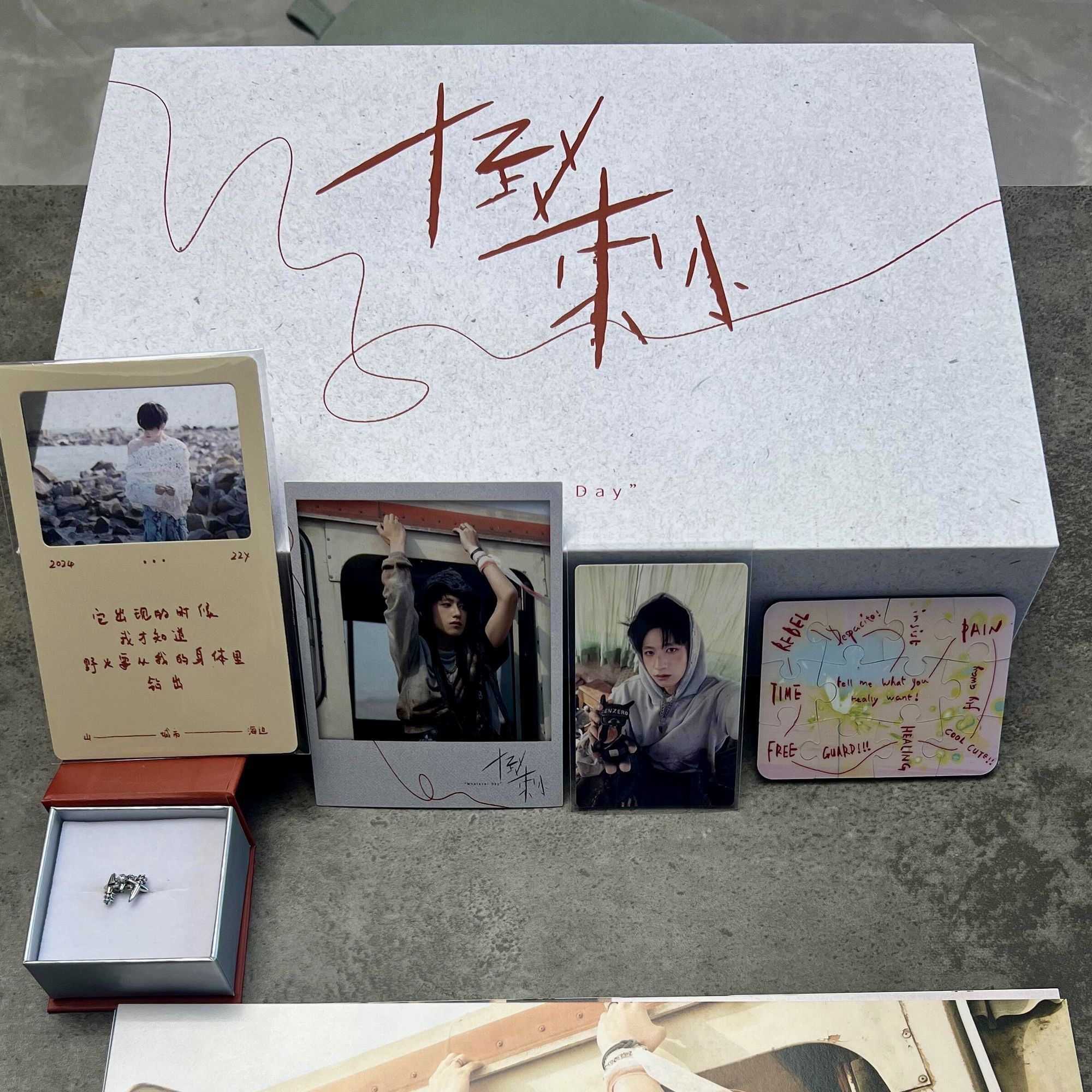 TF家族TOP登陆少年朱志鑫19岁倒刺生日特别礼套装小卡拍立得官周