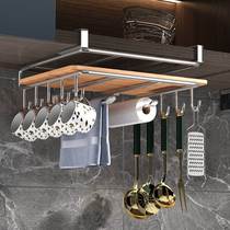 The paddle under the podder in the kitchen cabinet is poured with a tissue and a one-time cloth work place is hanging mini small basket cups