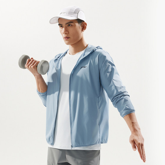 Li Ning 2025 New Fitness Series 남자 아이스 센싱 후드 썬 보호 스포츠 느슨한 바람막이 자 재킷 AFDV261 Li Ning 2025 New Fitness Series 남자 아이스 센싱 후드 썬 보호 스포츠 느슨한 바람막이 자 재킷 AFDV261