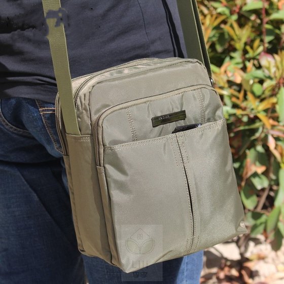 Men's bag casual travel men's bag shoulder bag light crossing small backpack middle -aged shoulder bag messenger bag men Men's bag casual travel men's bag shoulder bag light crossing small backpack middle -aged shoulder bag messenger bag men