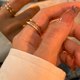 손을 보여주세요! 틈새 라이트가있는 여성을위한 고급 감각 반지 반지 유행 및 개인화 된 손가락 반지 손을 보여주세요! 틈새 라이트가있는 여성을위한 고급 감각 반지 반지 유행 및 개인화 된 손가락 반지