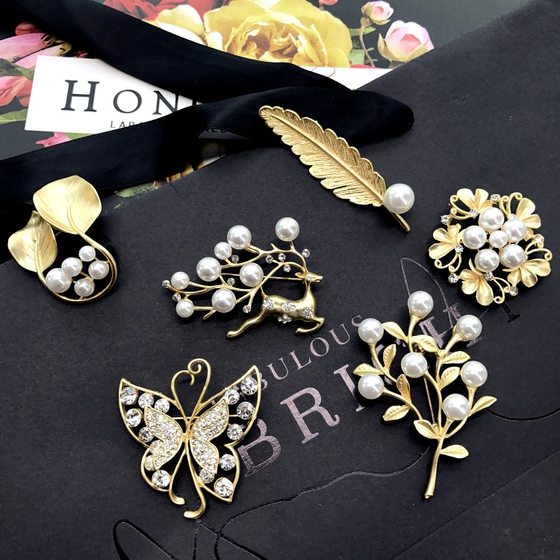 Fashionable temperament, dumb gold brooch, women's suit jacket, sweater, coat, Korean crystal high-end accessories
Fashionable temperament, dumb gold brooch, women's suit jacket, sweater, coat, Korean crystal high-end accessories