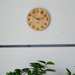 Nordic style solid wood Pilates wall clock, atmospheric home yoga classroom, simple creative silent wall table without punching