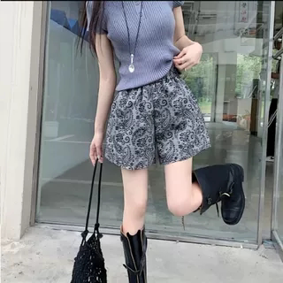 Large size retro design casual pants for women in summer fashion high waist wide-leg pants fat MM cover flesh to make them look slim shorts
Large size retro design casual pants for women in summer fashion high waist wide-leg pants fat MM cover flesh to make them look slim shorts