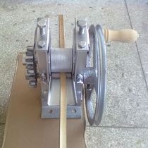 Bamboo breaking machine bamboo strip opening machine household hand-cranked bamboo breaking machine bamboo strip shaking machine bamboo processing machinery