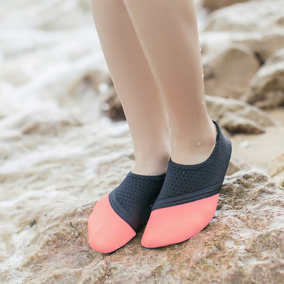 Beach shoes and socks for women men wading shoes children beach shoes water park parent-child anti-slip soft sole snorkeling swimming shoes
Beach shoes and socks for women men wading shoes children beach shoes water park parent-child anti-slip soft sole snorkeling swimming shoes