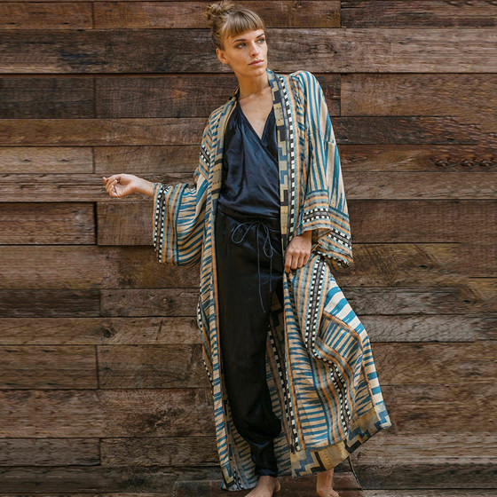 Swimsuit with seaside vacation sunscreen cardigan mid -length loose beach jacket hot spring bikini shirt shawl
Swimsuit with seaside vacation sunscreen cardigan mid -length loose beach jacket hot spring bikini shirt shawl