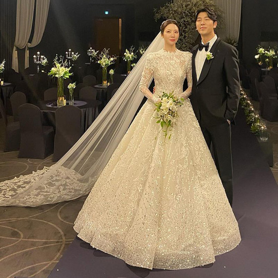 베일 신부, 긴 꼬리 마스터 웨딩 드레스 새로운 레이스 웨딩 사진 소품 헤드 드레스 슈퍼 요정 숲 스타일 베일 신부, 긴 꼬리 마스터 웨딩 드레스 새로운 레이스 웨딩 사진 소품 헤드 드레스 슈퍼 요정 숲 스타일