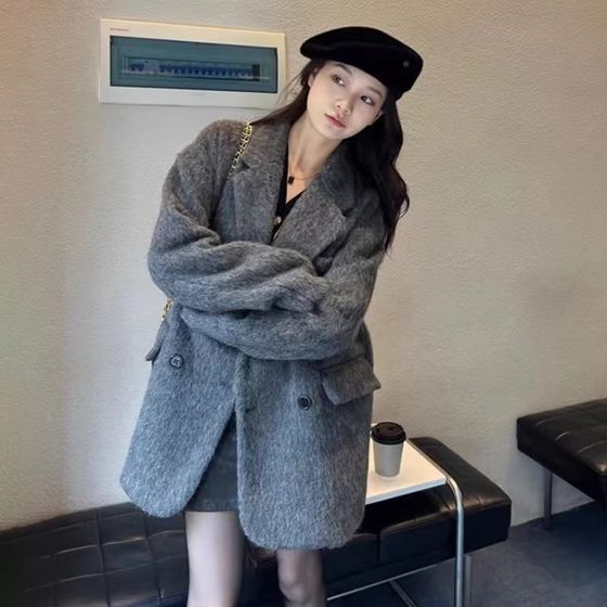 Women's coat 2024 new autumn and winter high-level small gray wool thick short suit
Women's coat 2024 new autumn and winter high-level small gray wool thick short suit