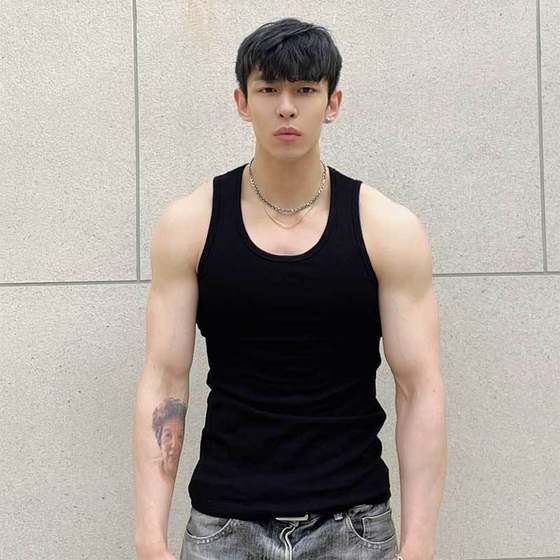Summer American Light Sports Fitness Permanent Word Vest Male running training elastic slim sweat absorption and breathable
Summer American Light Sports Fitness Permanent Word Vest Male running training elastic slim sweat absorption and breathable