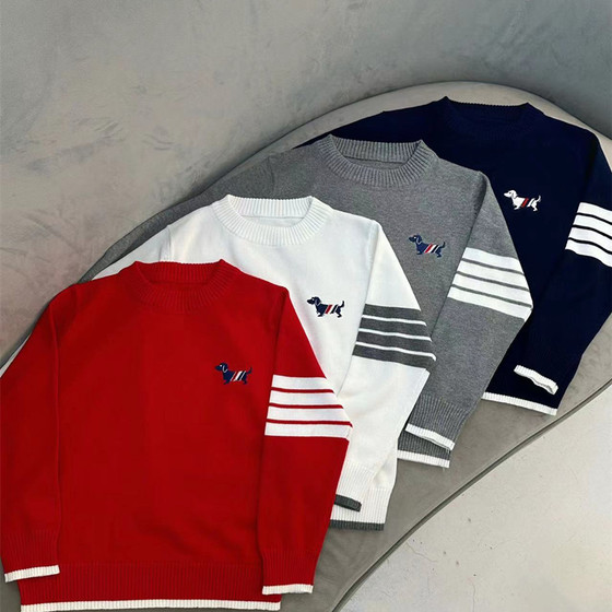 Boys and girls autumn and winter four-bar sweater children spring and autumn warm cardigan baby dachshund dog long-sleeved knitted sweater
Boys and girls autumn and winter four-bar sweater children spring and autumn warm cardigan baby dachshund dog long-sleeved knitted sweater