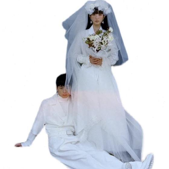 중간 길이 스타일 숲 사진 소품 퍼프 헤드 꽃 새로운 웨딩 사진 레트로 장식 실 힐 원사 흰색 메이크업 중간 길이 스타일 숲 사진 소품 퍼프 헤드 꽃 새로운 웨딩 사진 레트로 장식 실 힐 원사 흰색 메이크업