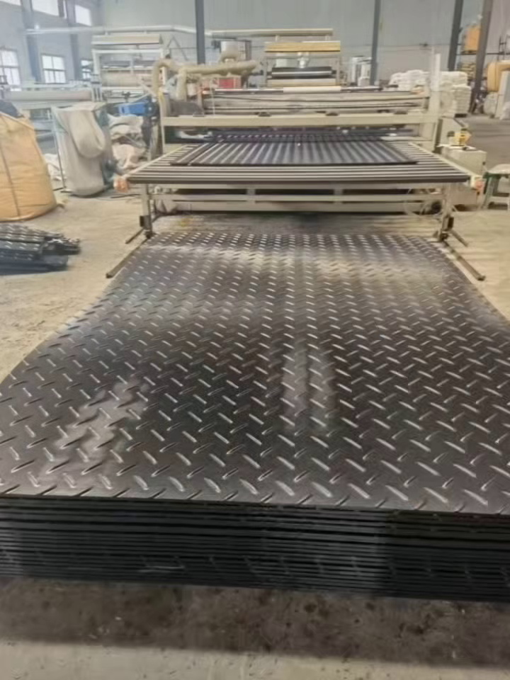 路基箱重量轻还扛压。这个材质真的赢很大 ️