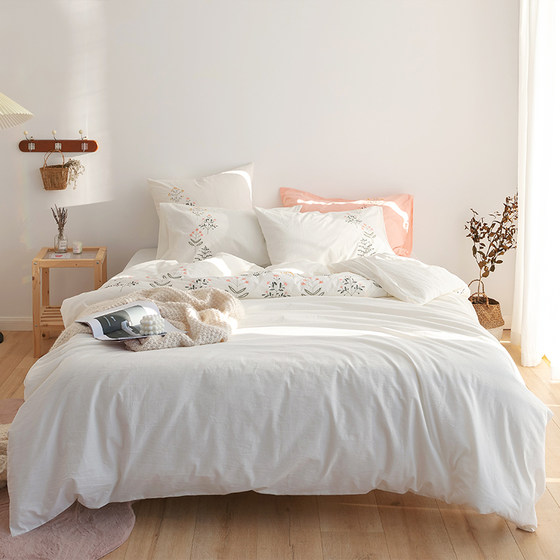 B&B style cotton washing embroidered small floral four-piece set Japanese and Korean four-season double-person fresh and simple bedding set
B&B style cotton washing embroidered small floral four-piece set Japanese and Korean four-season double-person fresh and simple bedding set
