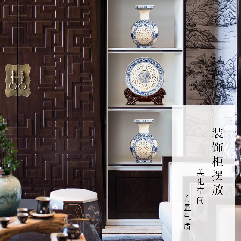 Jingdezhen ceramics hollow - blue and white living room TV ark adornment of new Chinese style porch place vases, dried flowers