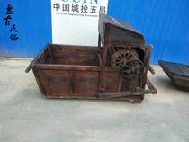 Nostalgic old-fashioned human rice machine thresher rice husk shedding machine Folk old objects collection display old agricultural tools