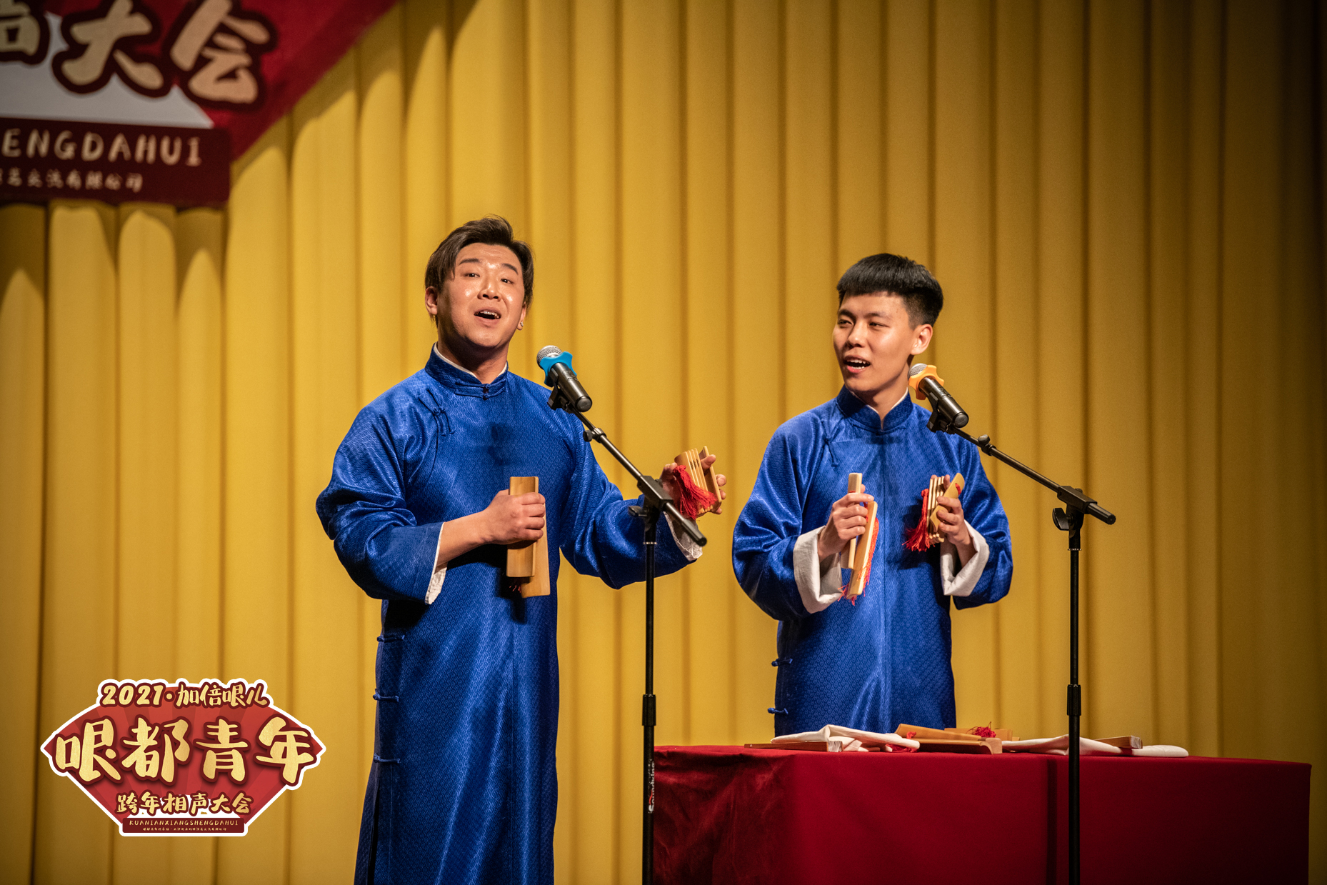 喜爱曲艺艺术,尤酷爱相声,在表演传统相声节目的同时也更紧贴时代脉搏