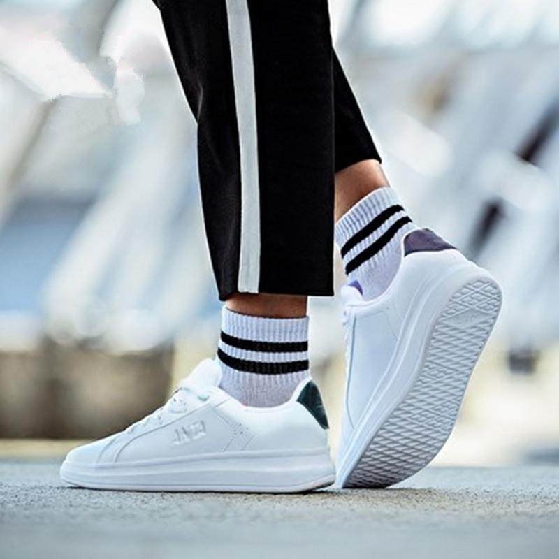 入秋流行穿运动鞋这才是潮女范