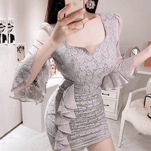 Lady’s slim fit stitching flared sleeve pleated hip lace dress