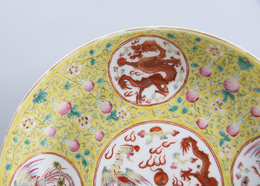 民国粉彩开光团龙团凤纹盘