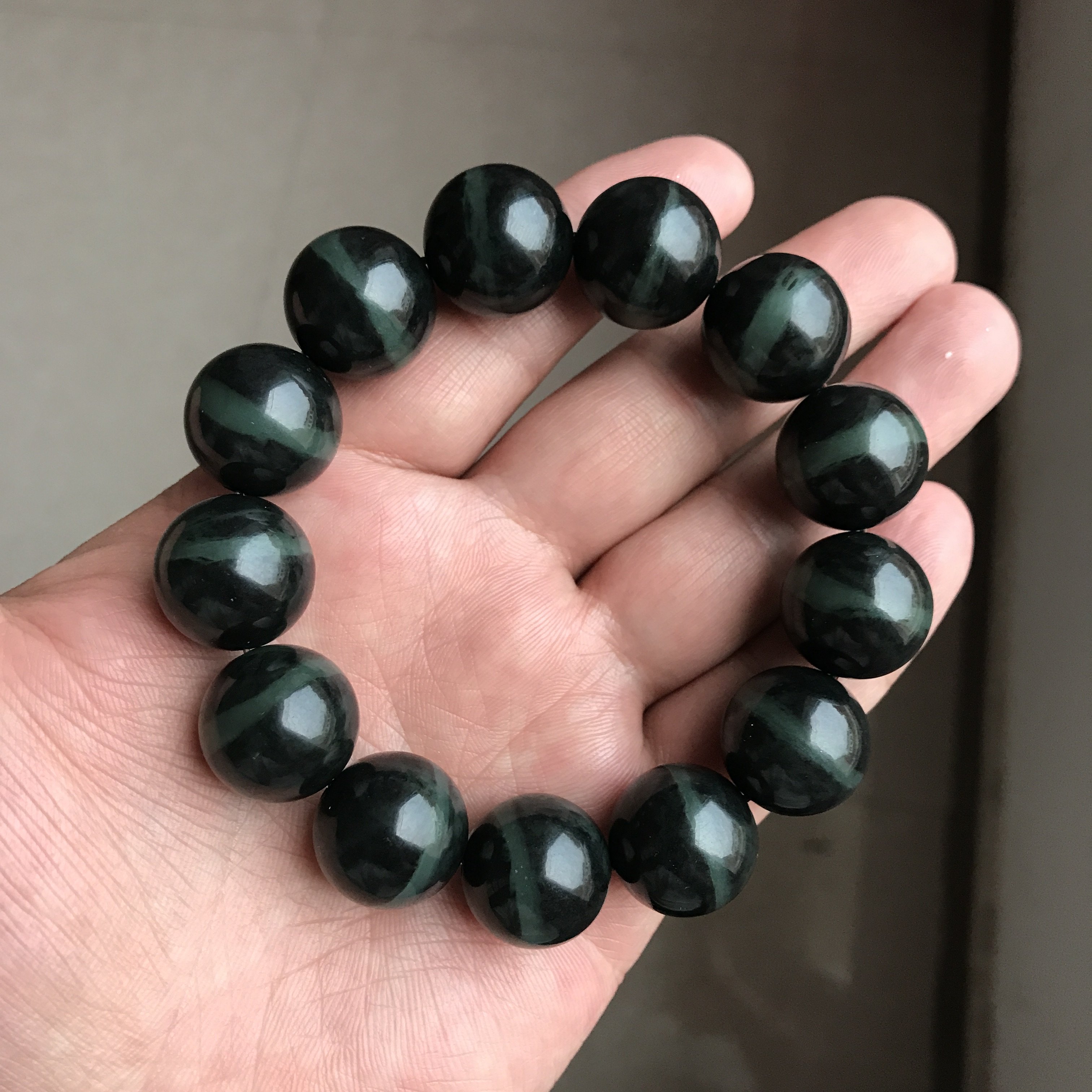 天然新疆和田玉籽料墨玉一线天手链值得拥有吗?