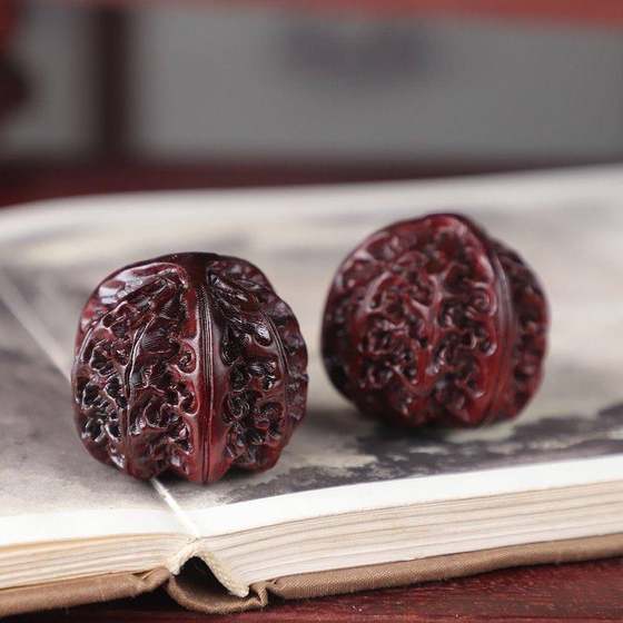 Rosewood Wenwan Walnut Health Ball 사자의 헤드 핸드 헬드 공예품을 가지고 노는 마호가니 조각판 한 쌍 Rosewood Wenwan Walnut Health Ball 사자의 헤드 핸드 헬드 공예품을 가지고 노는 마호가니 조각판 한 쌍