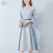 Late White 2021 Autumn New French small fragrant wind thin waist a word commuter shoulder professional dress women