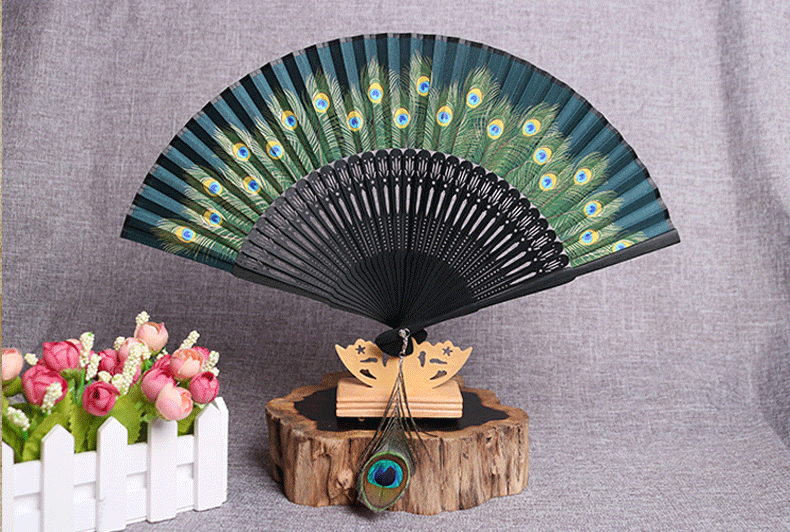 包邮礼盒装特色手工艺折扇精品孔雀毛雕花竹扇中国风复古扇子送老_6折