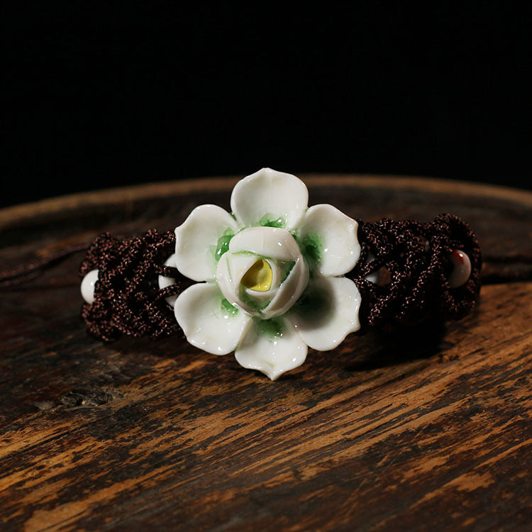 Small pure and fresh and jingdezhen ceramics wholesale hand knead lily flower bracelet stalls run river JXB023