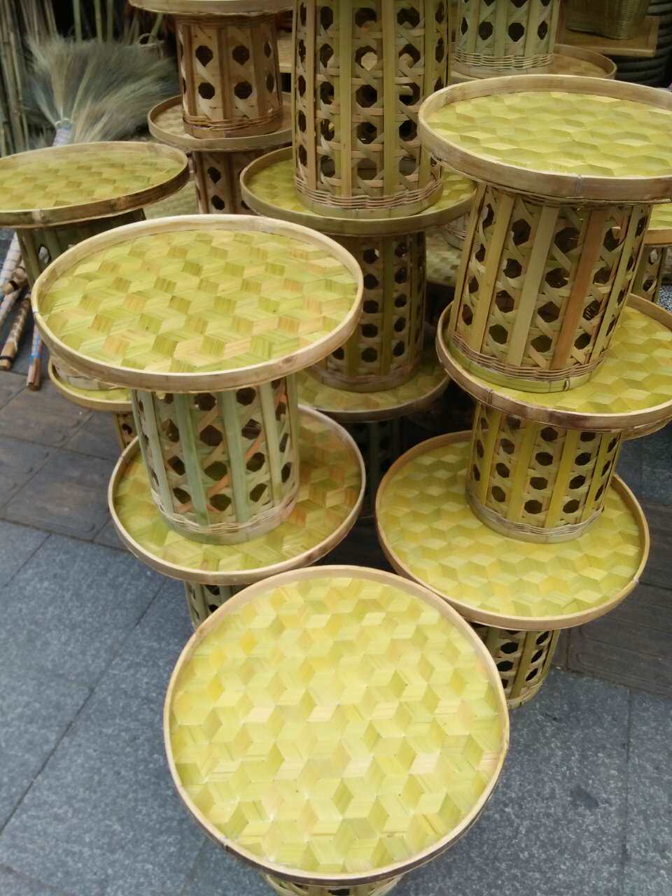 云南德宏傣族特色工艺竹编圆桌饭桌