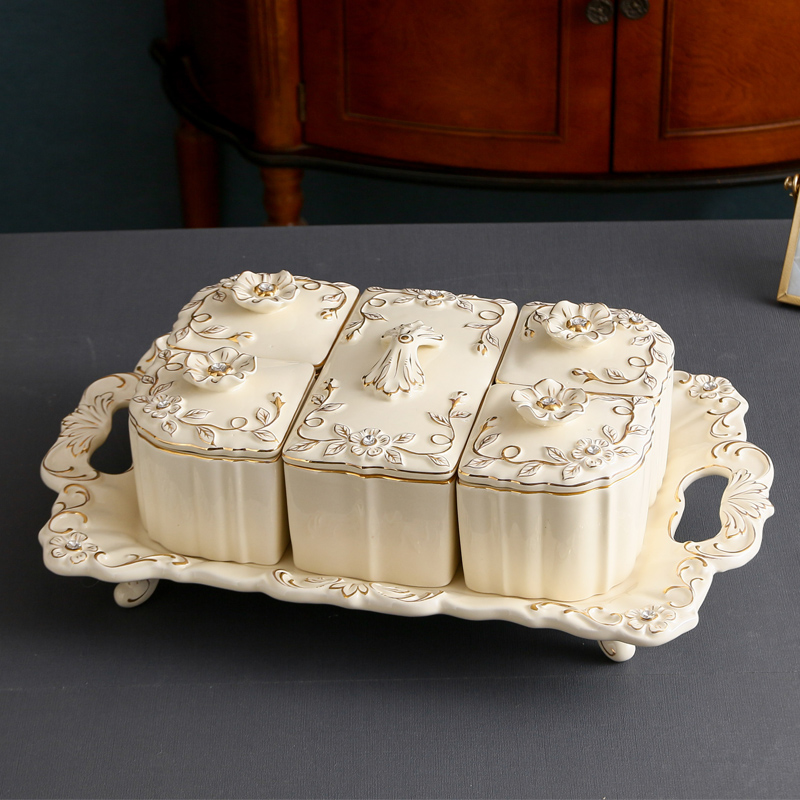 SAN road fort European dry fruit tray ceramic frame with cover large candy snack plate creative fruit bowl is placed in the living room