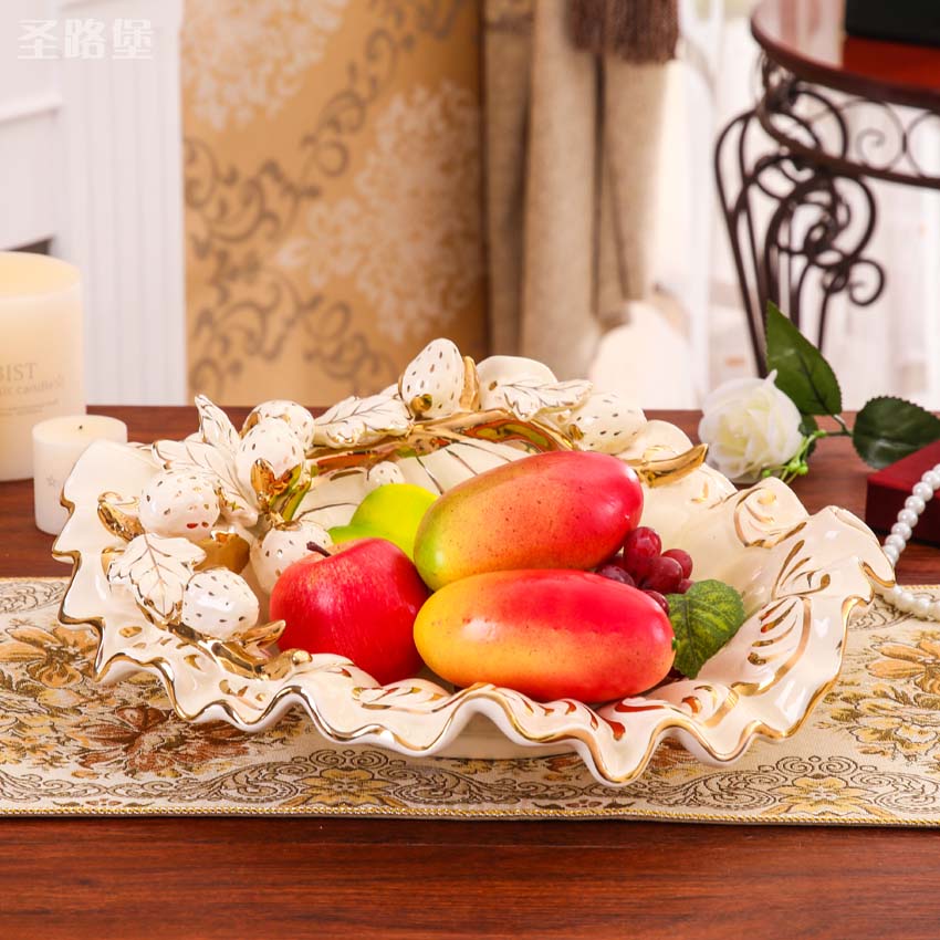 Fort SAN road ceramic reliefs strawberry fruit bowl creative European - style compote sitting room adornment is placed a housewarming gift