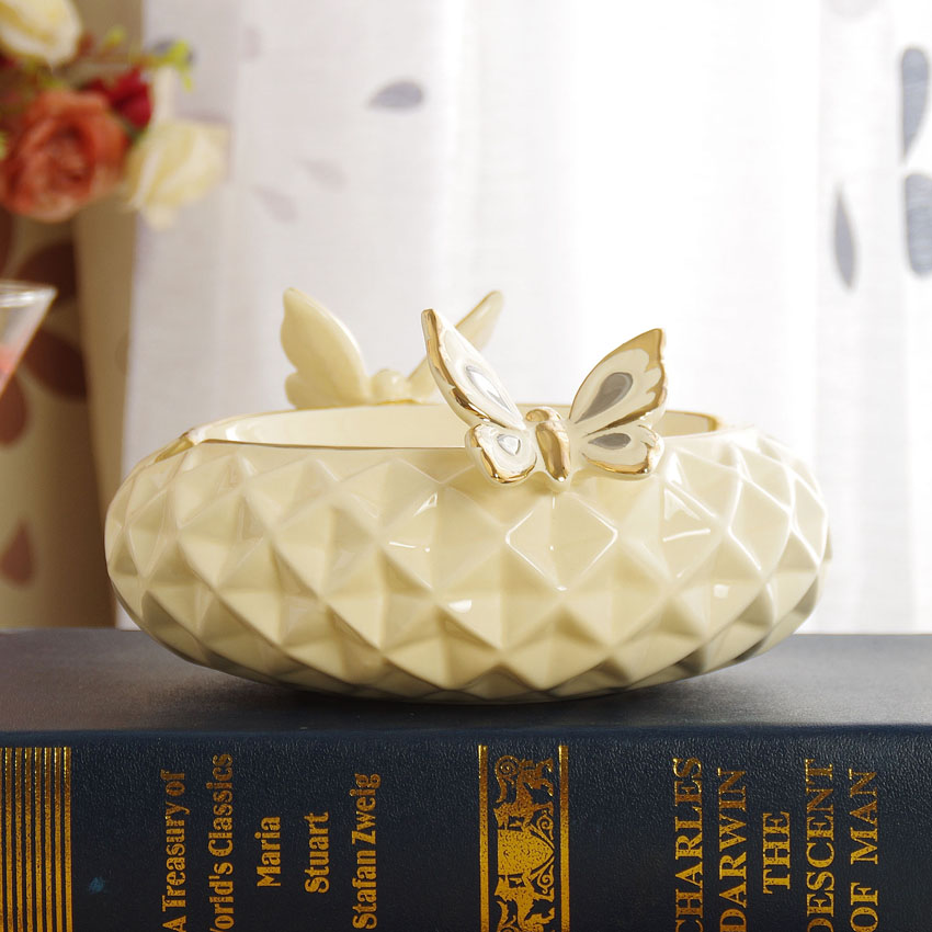 European butterfly ceramic ashtray sitting room adornment ashtray furnishing articles creative birthday gift bag in the mail