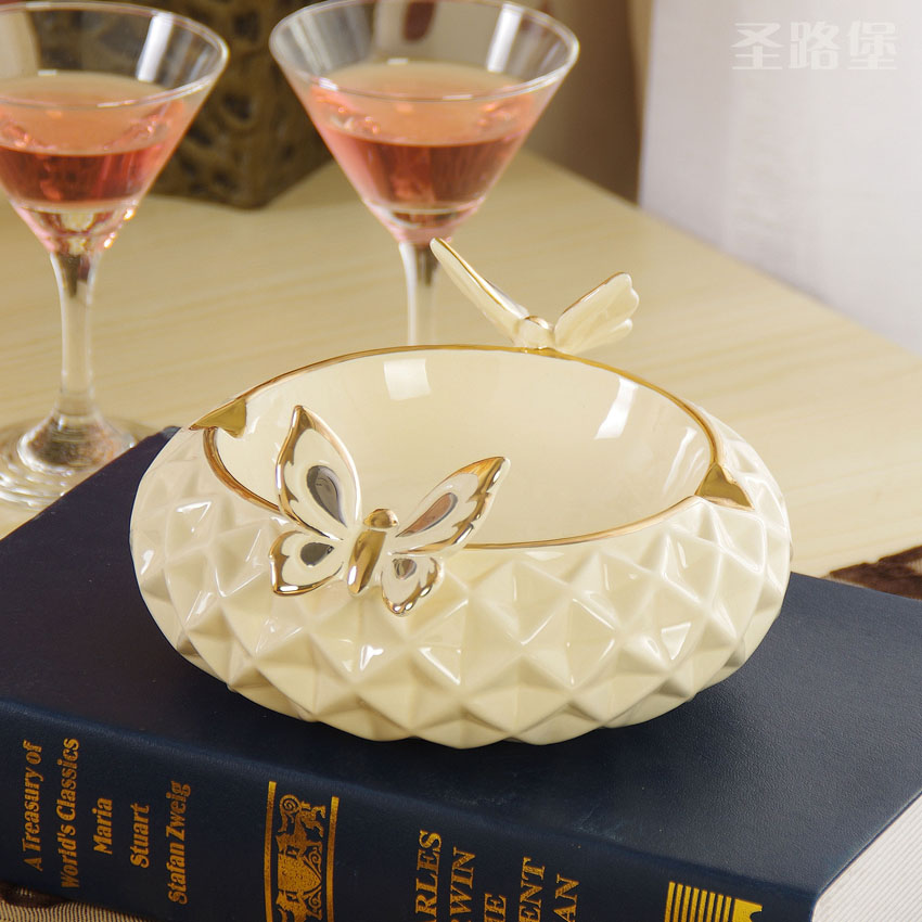 European butterfly ceramic ashtray sitting room adornment ashtray furnishing articles creative birthday gift bag in the mail