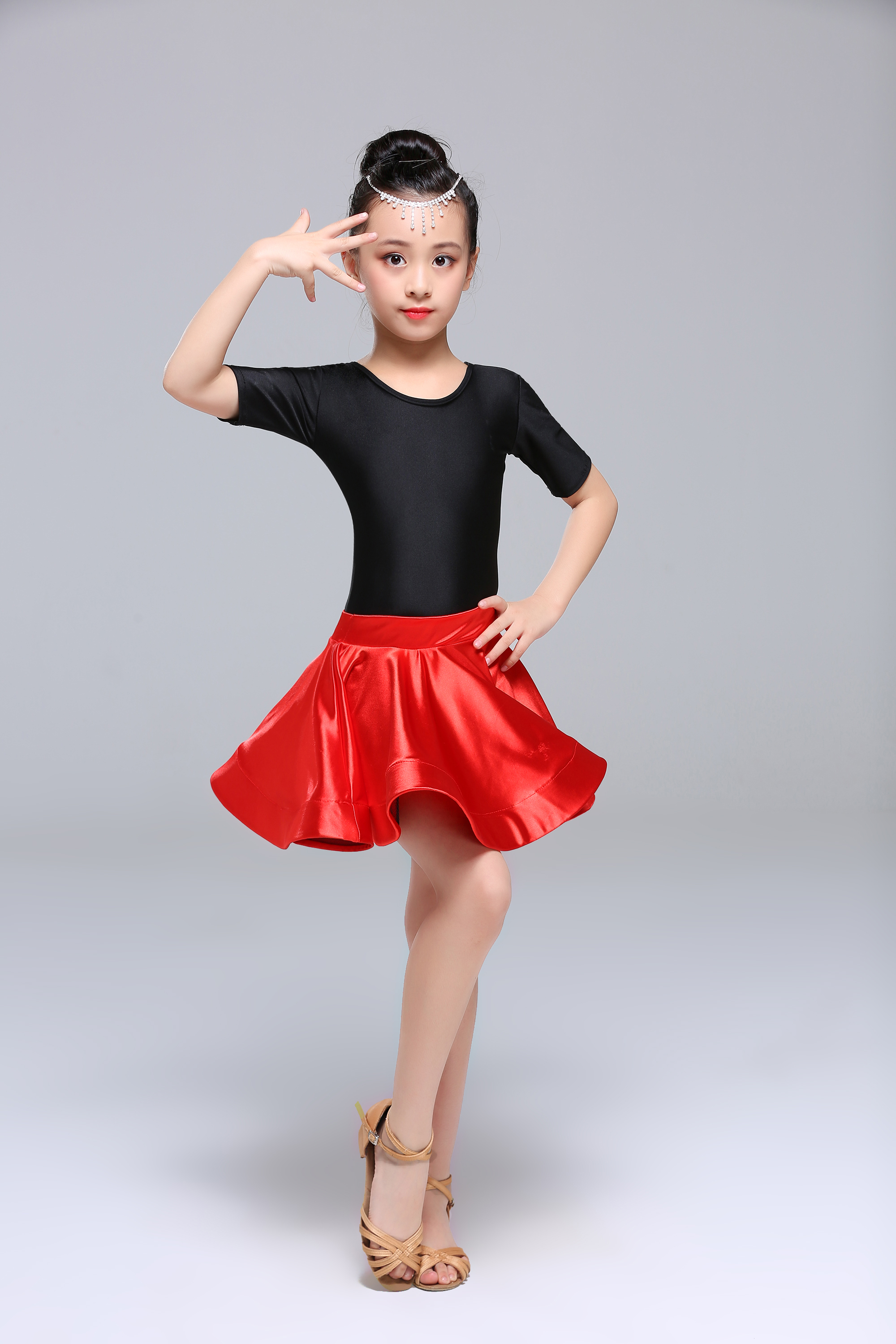 儿童练功裙夏款少儿女童拉丁分体豹纹亮缎拉丁舞服演出表演服套装