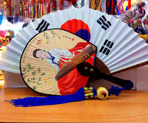 Korean barbecue shop decoration decoration Wall painting decoration Tai chi fan Folk traditional characteristics Korean