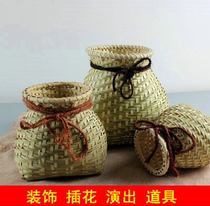 Handmade bamboo woven fish basket small back basket Tea Tea children dance props bamboo building frame bamboo basket small bamboo basket bamboo basket decoration